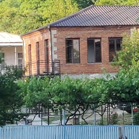 Hostel Family Koetaisi Buitenkant foto